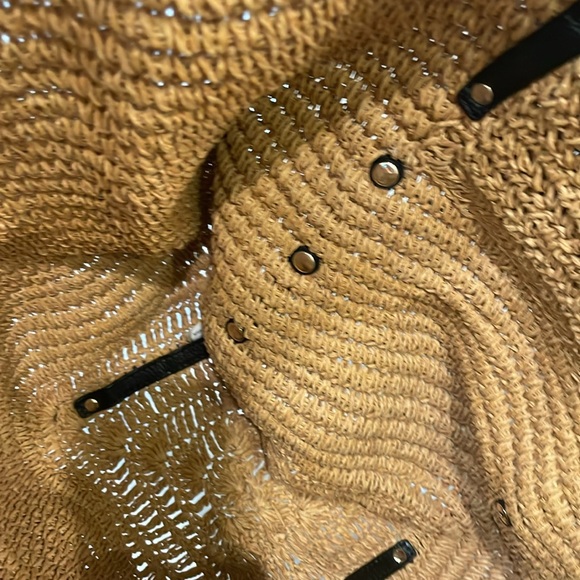 Like new! Michael Kors raffia handbag - Picture 8 of 11
